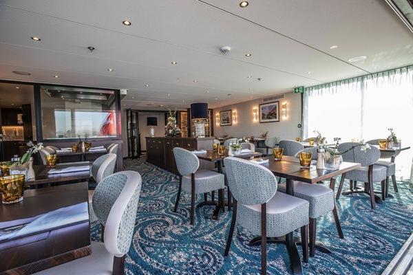 Riviera Travel MS George Eliot Bistro 2.jpg